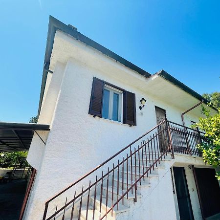 La Casa Di Nonna Attilia Apartment Fondi Bagian luar foto