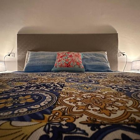 La Casa Di Nonna Attilia Apartment Fondi Bagian luar foto
