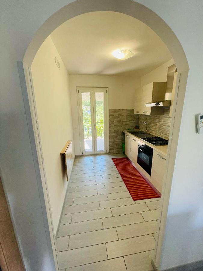 La Casa Di Nonna Attilia Apartment Fondi Bagian luar foto