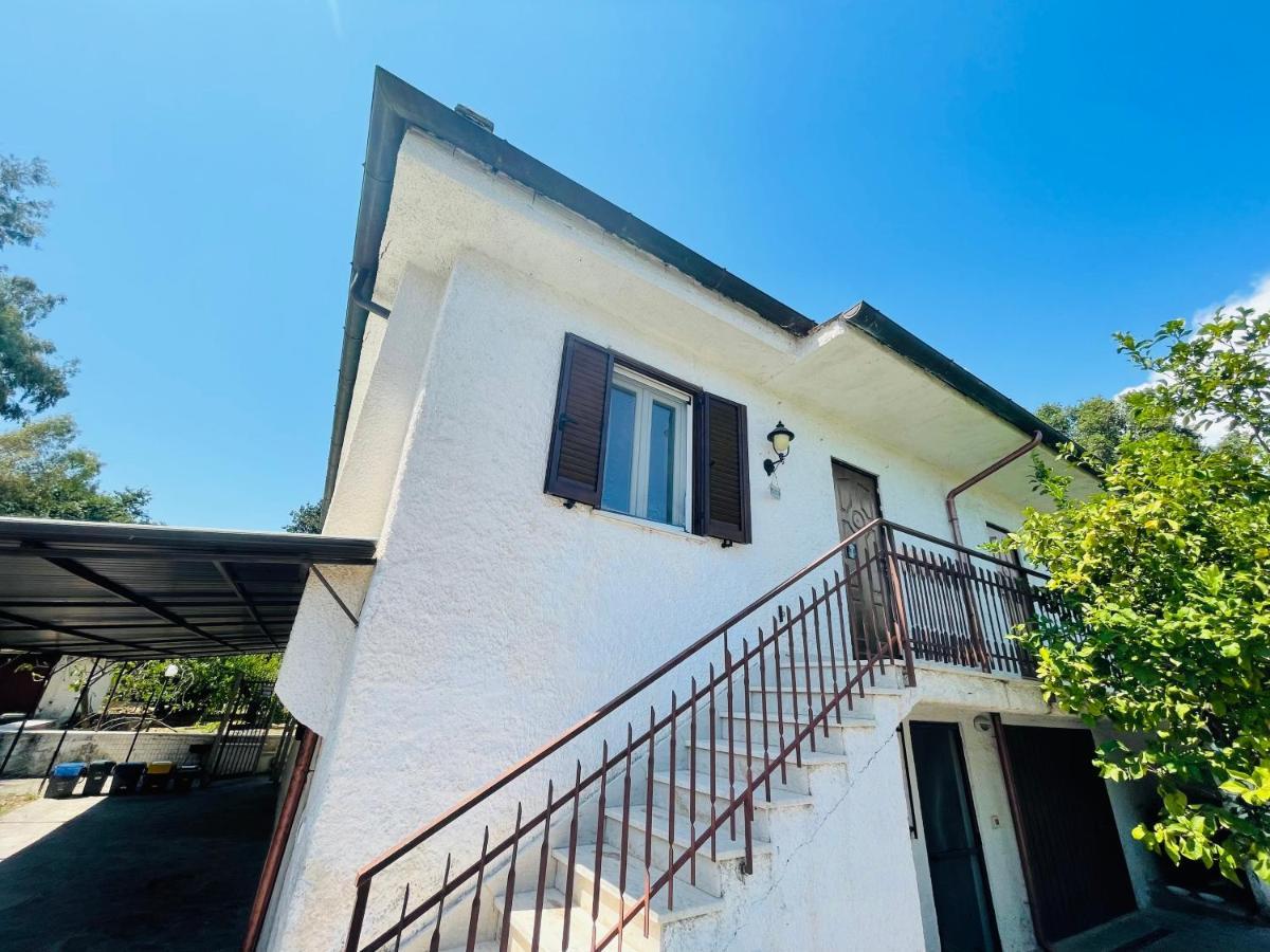 La Casa Di Nonna Attilia Apartment Fondi Bagian luar foto